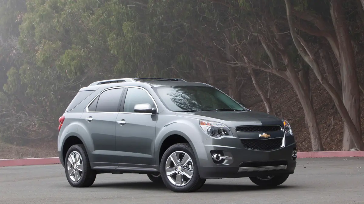 Silver second-generation Chevrolet Equinox parked, front three-quarter view