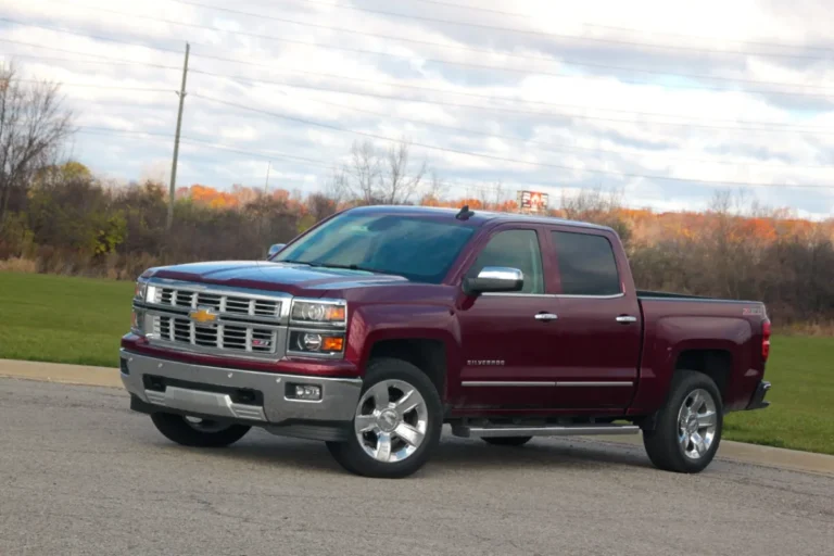 Dark red Chevrolet Silverado 1500 crew cab parked, front three-quarter view